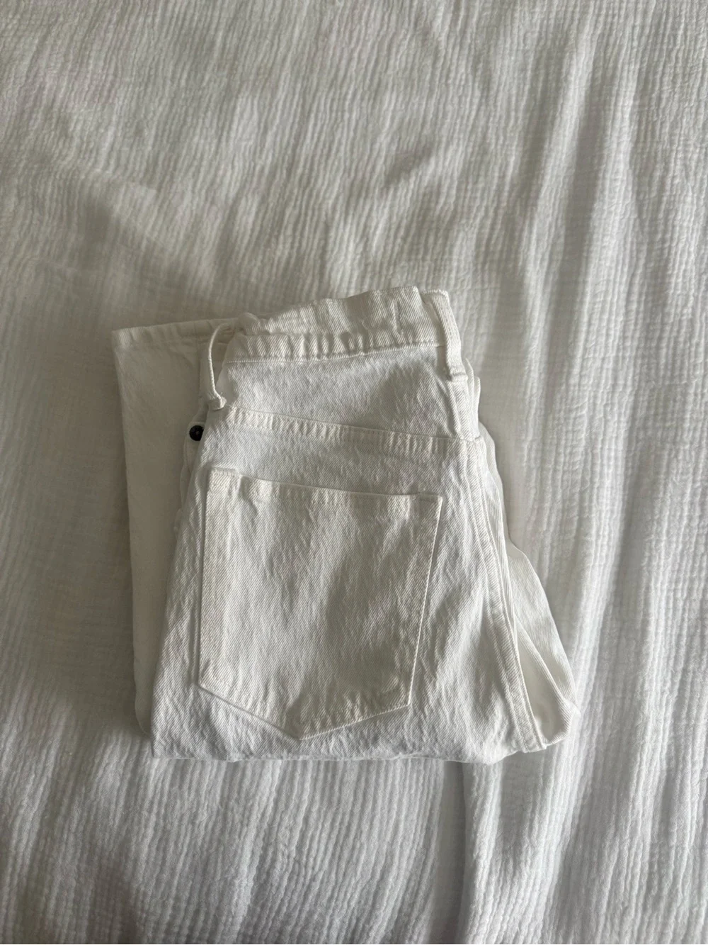 Abercrombie & Fitch White Straight-Leg Women's Jeans - Picture 3 of 4